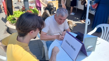 8357229e-45fa-4a44-abb1-f6f6029d6fef