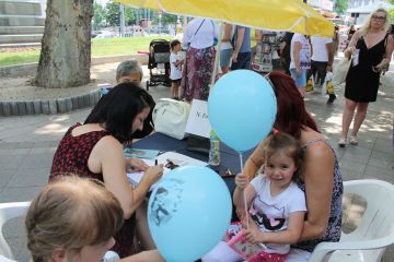 N. Fodor Iza dedikál az Ünnepi Könyvhéten (Budapest, 2019)