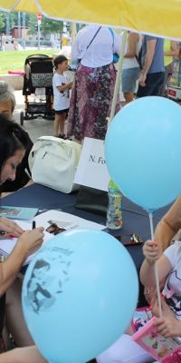 N. Fodor Iza dedikál az Ünnepi Könyvhéten (Budapest, 2019)